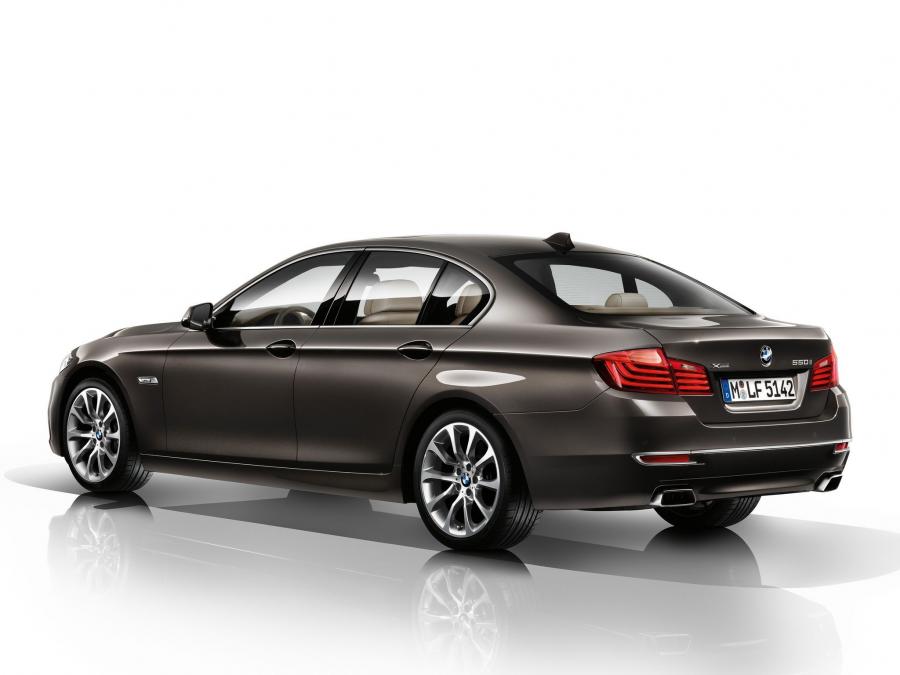  BMW 550i xDrive Sedan Modern Line 2013 года  (фото 2 из 2)